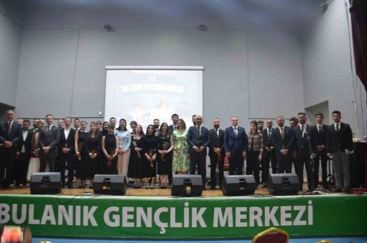 Bulanık’ta ‘Anadolu Türküleri Halk Konseri’ne yoğun ilgi
