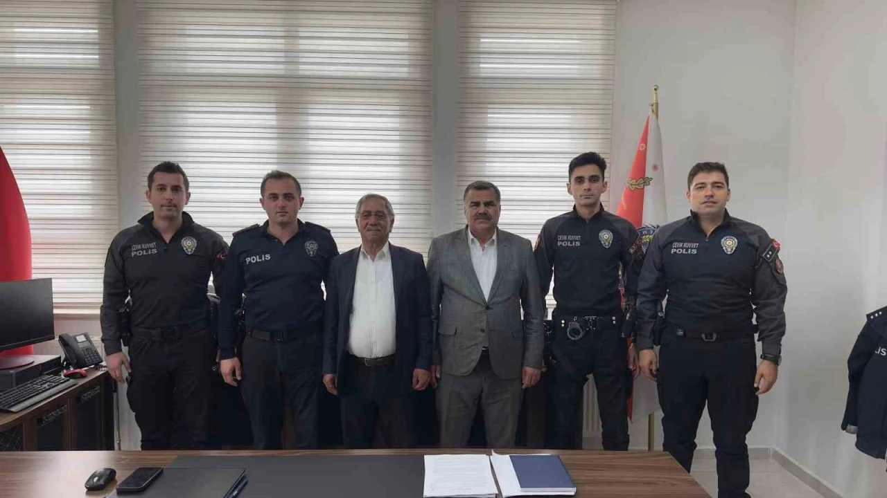 Bulanık’ta devriye atarken hayat kurtaran polislere teşekkür ziyareti
