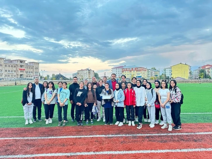 Bulanık&rsquo;ta kadın futbol takımı kuruldu
