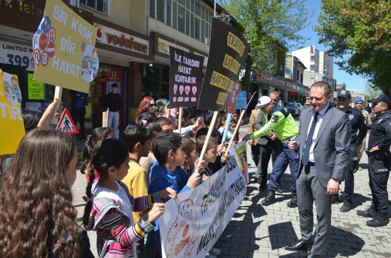 Bulanık’ta ‘Trafik Güvenliği Haftası’ etkinliği
