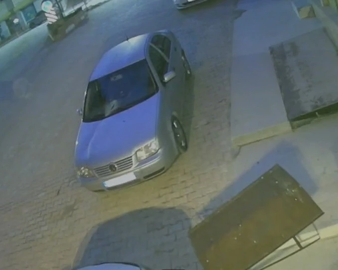 Buldan&rsquo;da ağa&ccedil;lar devrildi, bacalar u&ccedil;tu
