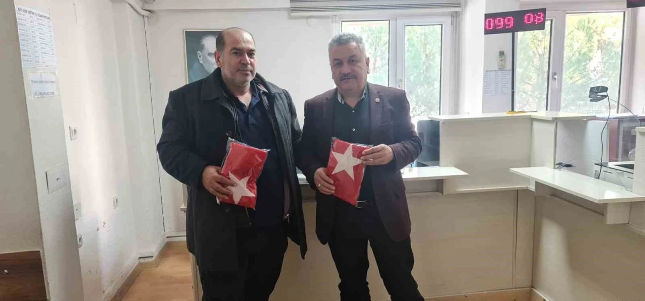 Buldanlı &uuml;reticilerden bayrak kampanyası
