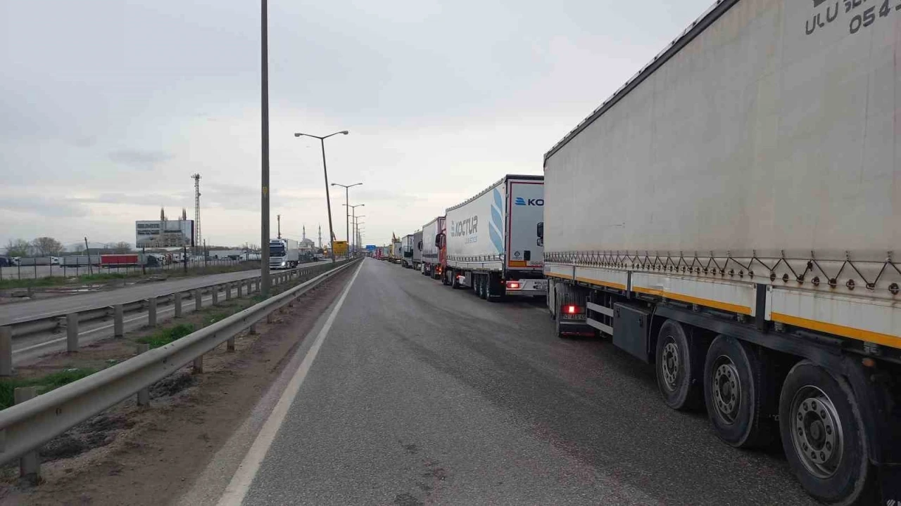 Bulgaristan&rsquo;da aşırı sıcaklar nedeniyle ağır tonajlı ara&ccedil;lara ge&ccedil;ici kısıtlama
