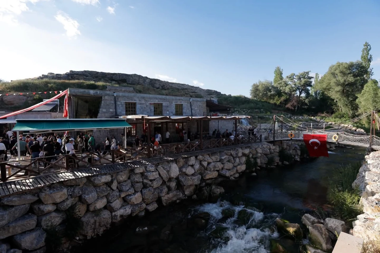 B&uuml;nyan&rsquo;da tarih ve lezzetin buluştuğu nokta &lsquo;Değirmen Restoran&rsquo; a&ccedil;ıldı
