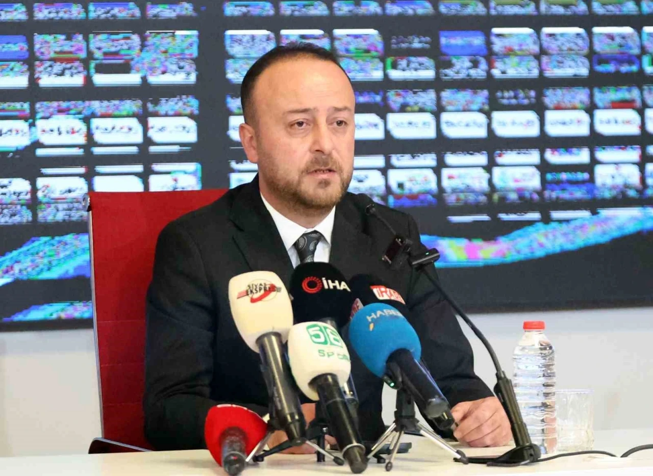 Burak &Ouml;z&ccedil;oban: "Kongrede aday değilim"
