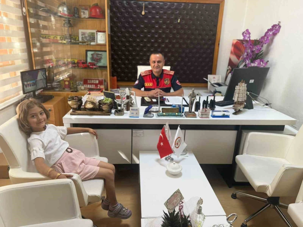 Burdur’da 5 yaşındaki Aslı’nın dikkati felaketi önledi: 3 ev kül olurken daha büyük bir yangın engellendi
