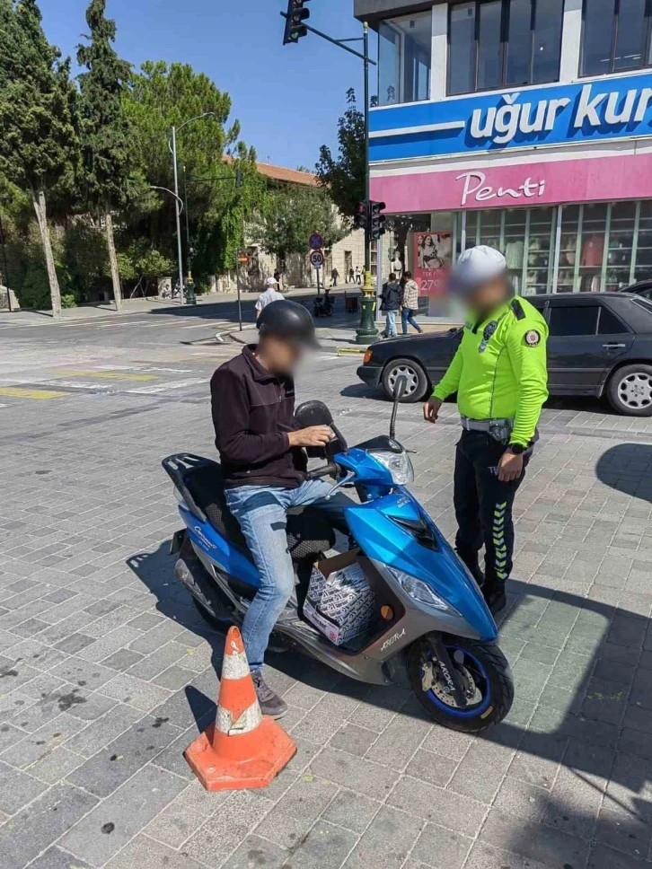Burdur&rsquo;da 55 araca para cezası uygulanarak 12 ara&ccedil; trafikten men edildi
