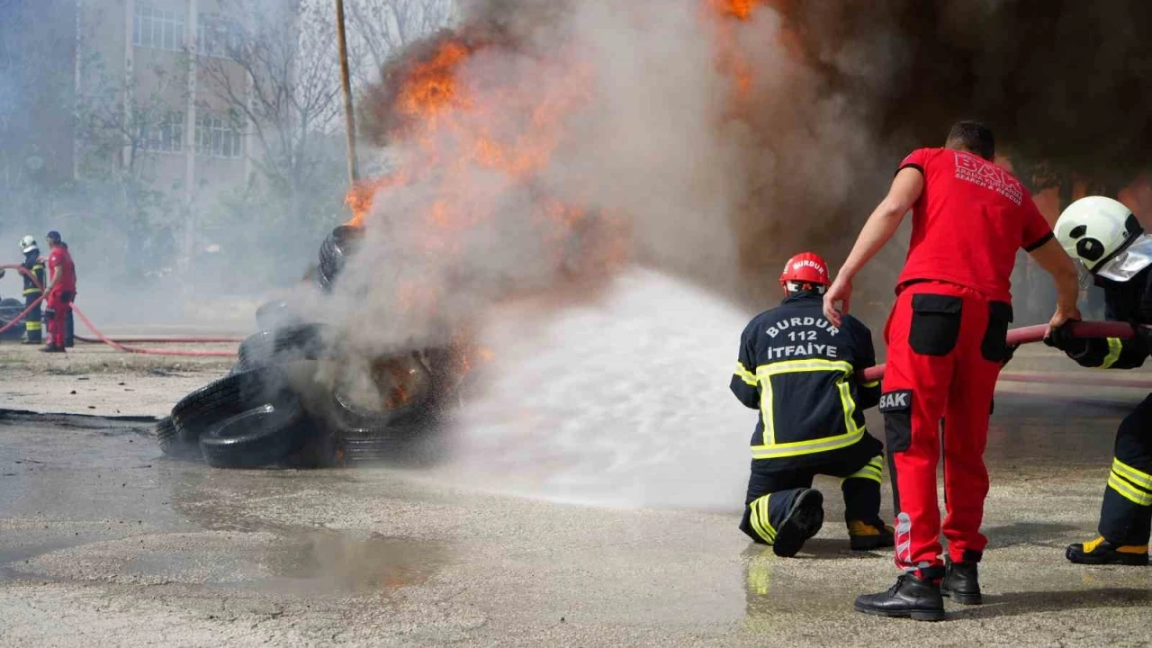Burdur’da 96 itfaiyeci, koordinasyon ve kriz yönetimi tatbikatı yaptı
