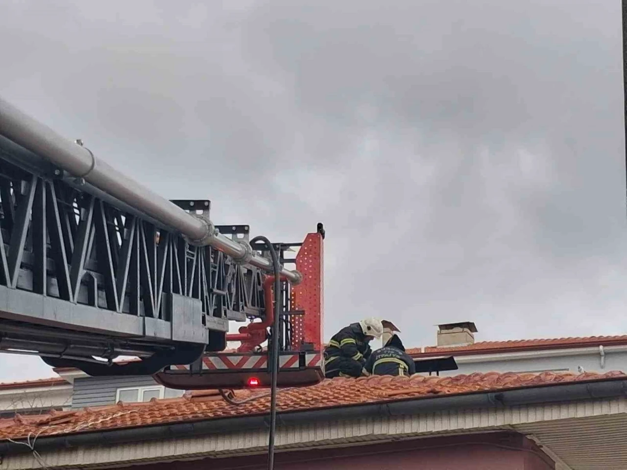 Burdur&rsquo;da baca yangını itfaiye ekiplerince s&ouml;nd&uuml;r&uuml;ld&uuml;
