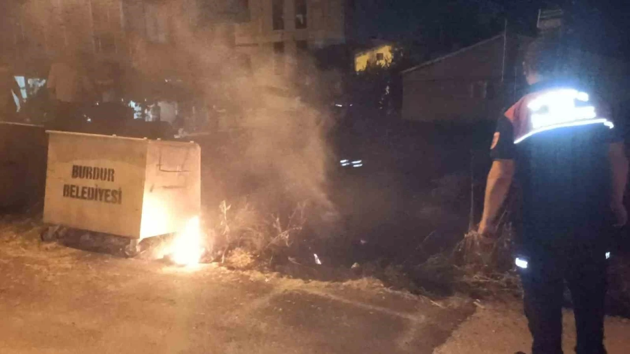 Burdur’da boş arazide çıkan yangın büyümeden söndürüldü
