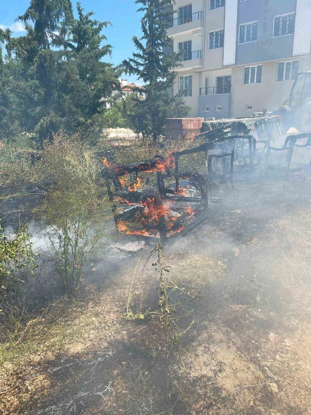 Burdur&rsquo;da &ccedil;ıkan ot yangınında 2 d&ouml;n&uuml;ml&uuml;k alan zarar g&ouml;rd&uuml;

