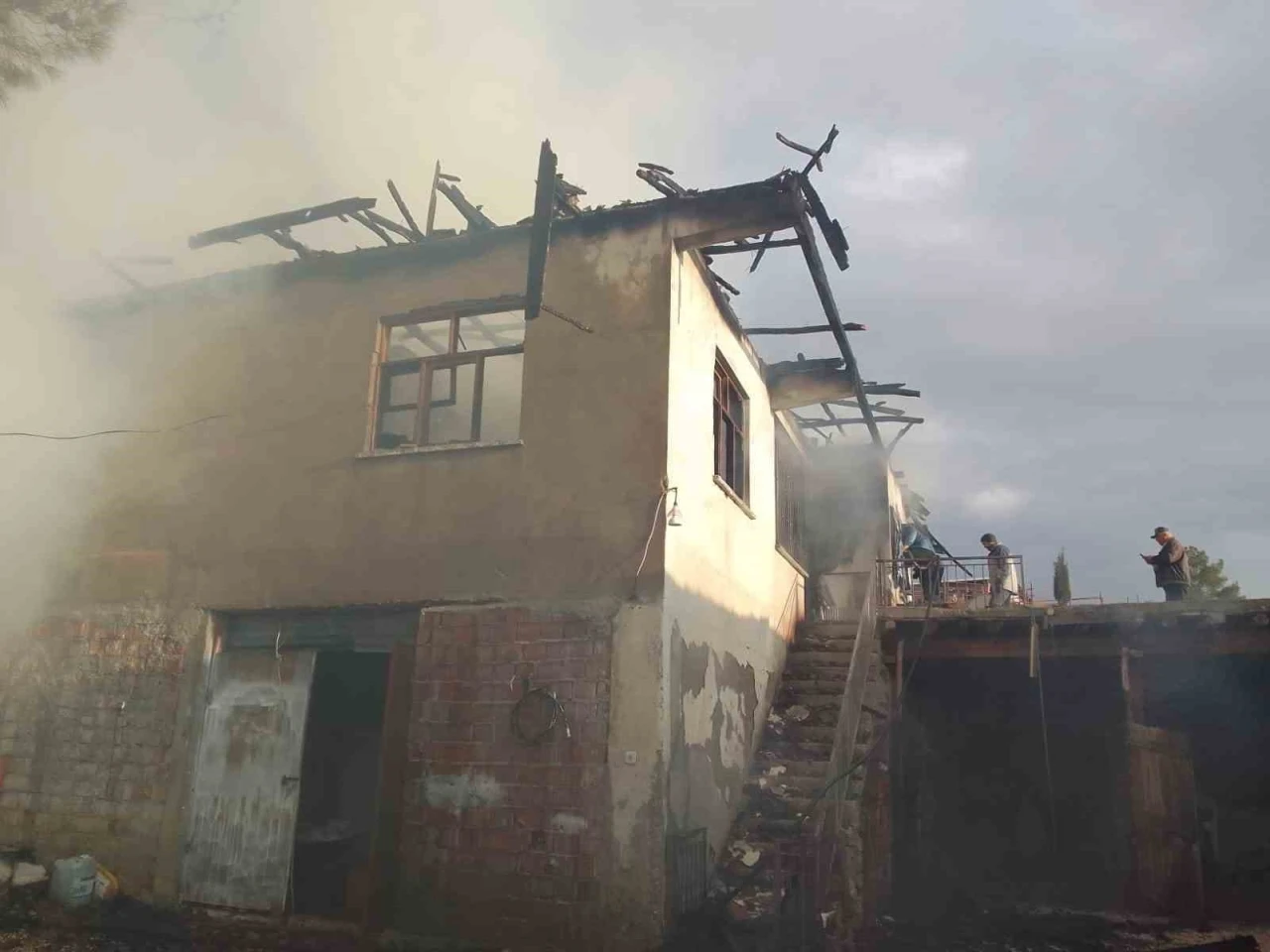 Burdur&rsquo;da ev yangını
