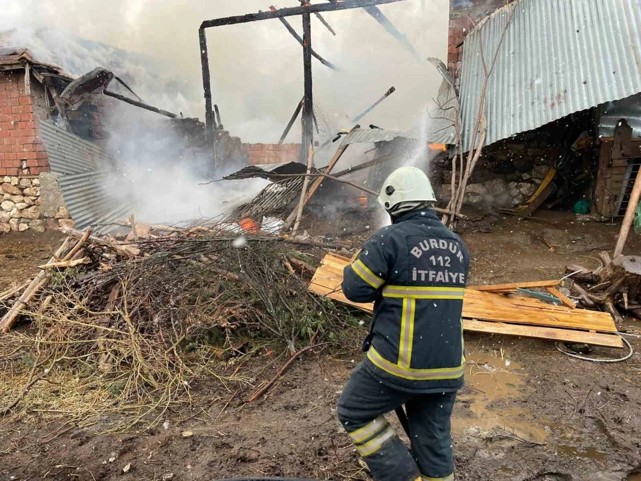 Burdur&rsquo;da evde yangın paniği
