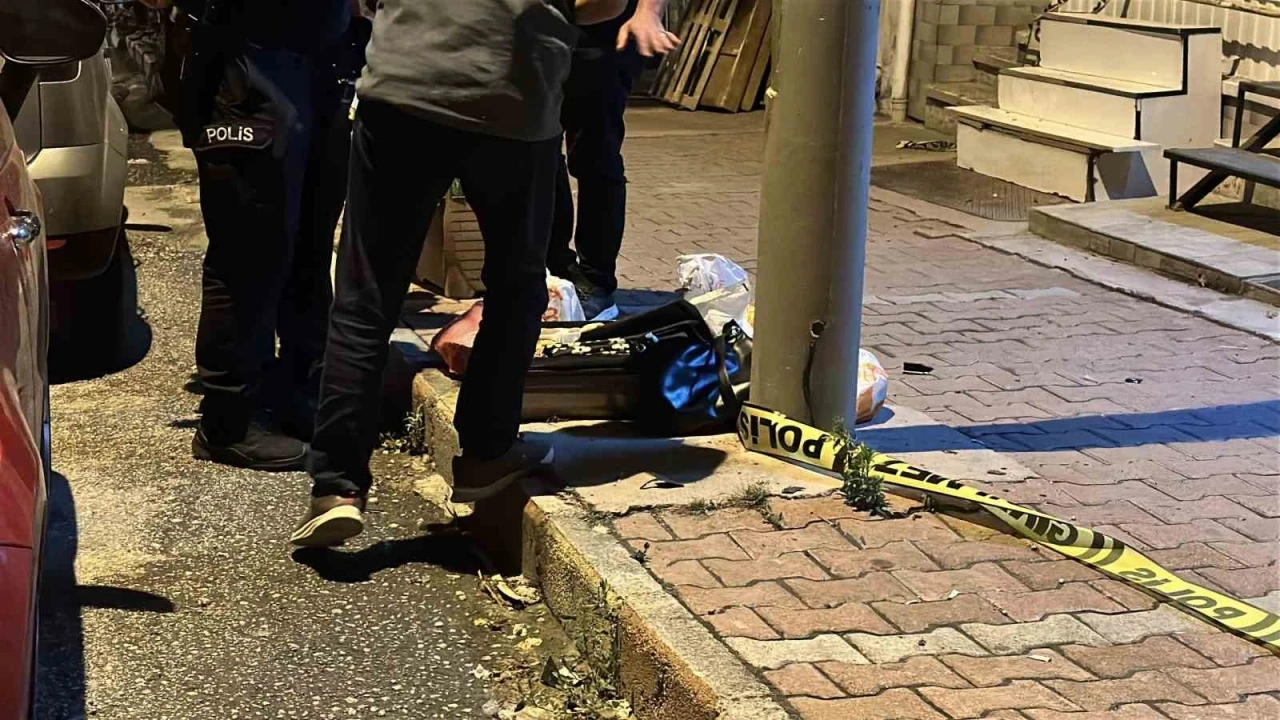 Burdur&rsquo;da f&uuml;nyeyle patlatılan valizden eşyalar &ccedil;ıktı
