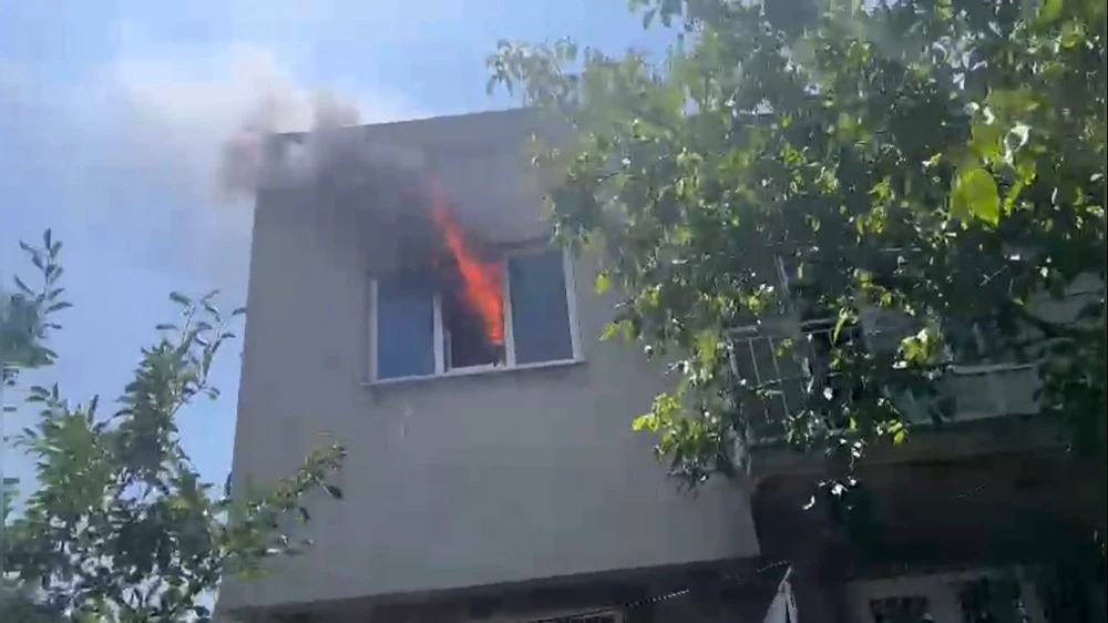 Burdur’da iki katlı evde yangın
