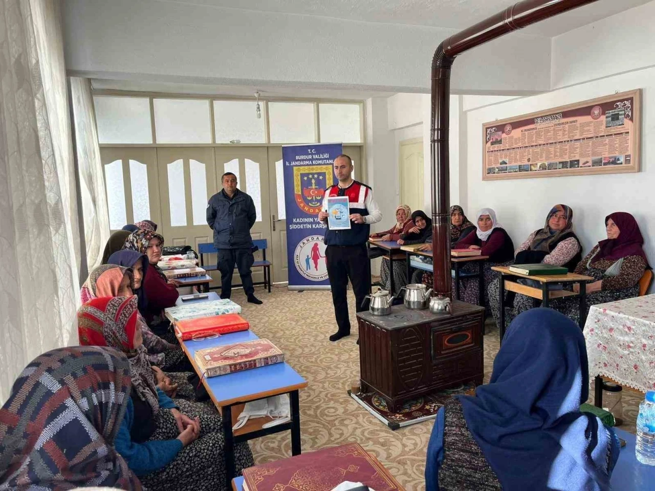 Burdur&rsquo;da jandarma ekipleri tarafından bilgilendirme ve farkındalık eğitimi
