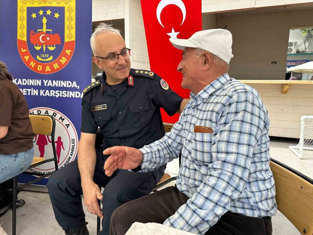 Burdur&rsquo;da jandarmanın 187&rsquo;nci kuruluş yıl d&ouml;n&uuml;m&uuml;n&uuml; vatandaşlarla kutladı
