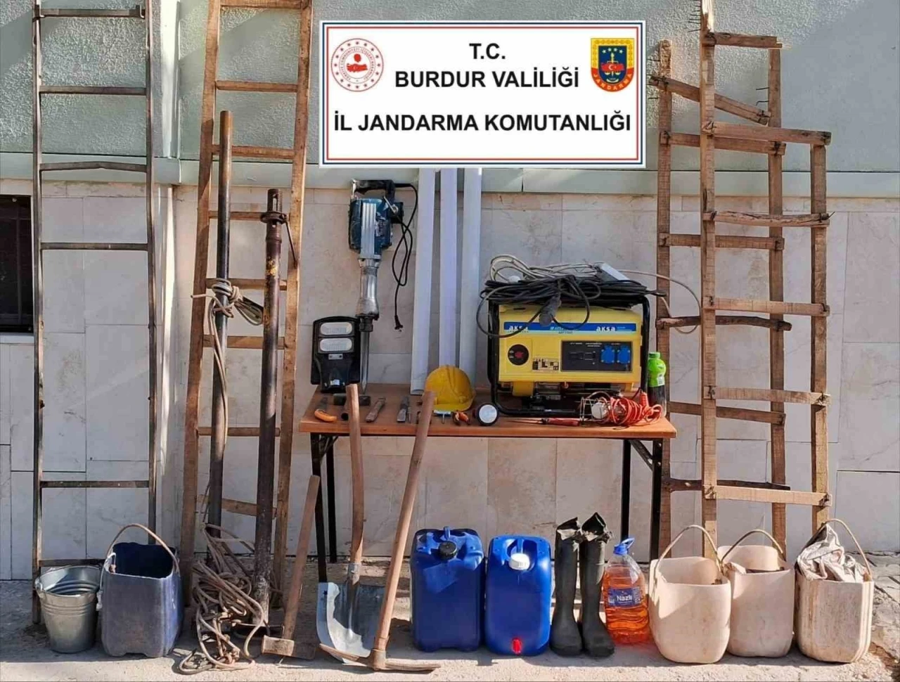 Burdur’da kaçakçılık operasyonu: 12 gözaltı
