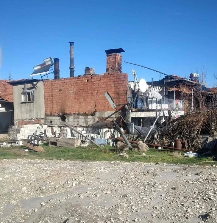 Burdur&rsquo;da kalorifer kazanın patladı, ev kullanılmaz hale geldi
