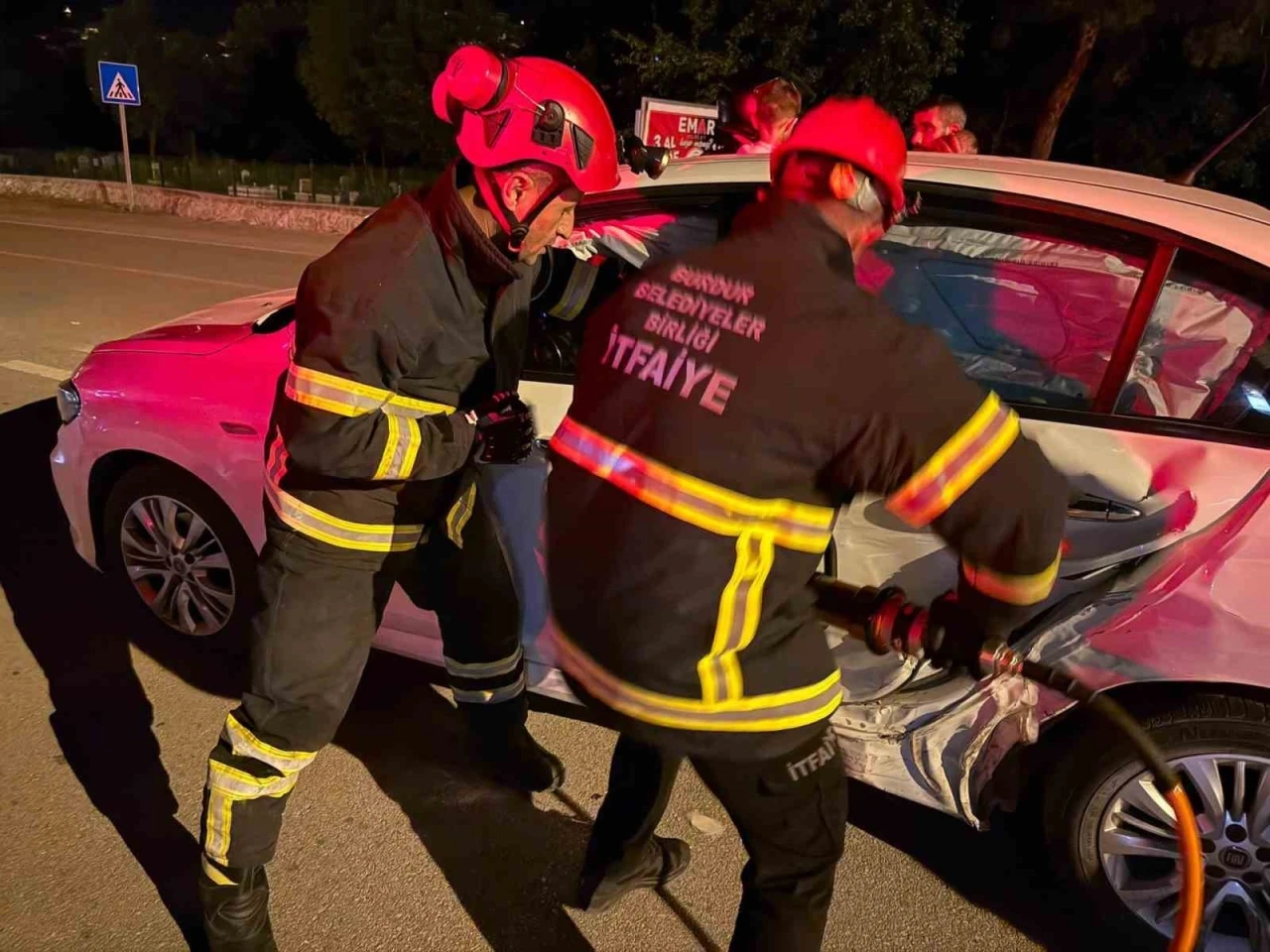 Burdur&rsquo;da otomobiller &ccedil;arpıştı: 6 yaralı
