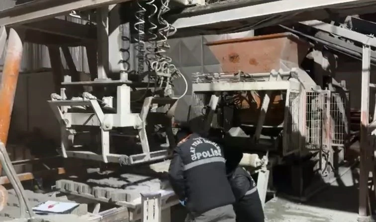 Burdur&rsquo;da pres makinesine sıkışan iş&ccedil;i yaralandı
