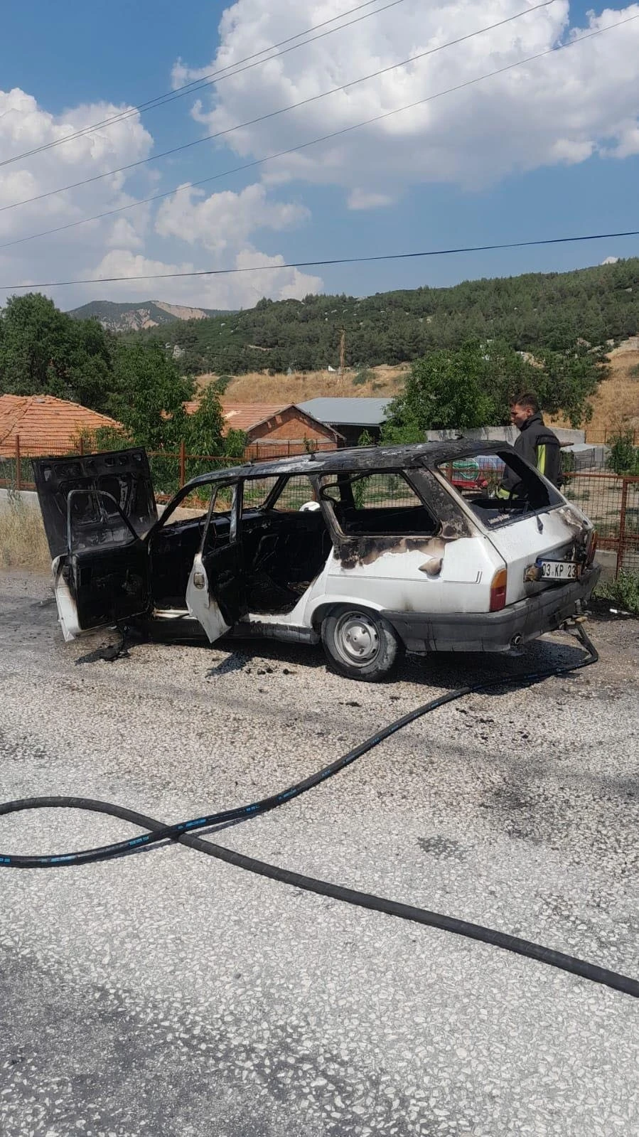 Burdur’da seyir halindeki araç yandı
