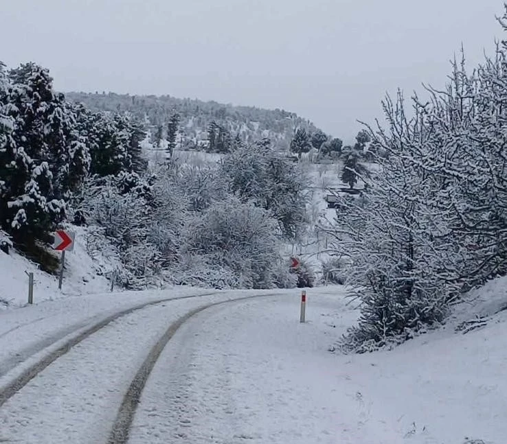 Burdur&rsquo;un y&uuml;ksek kesimlerinde kar yağışı etkili oldu
