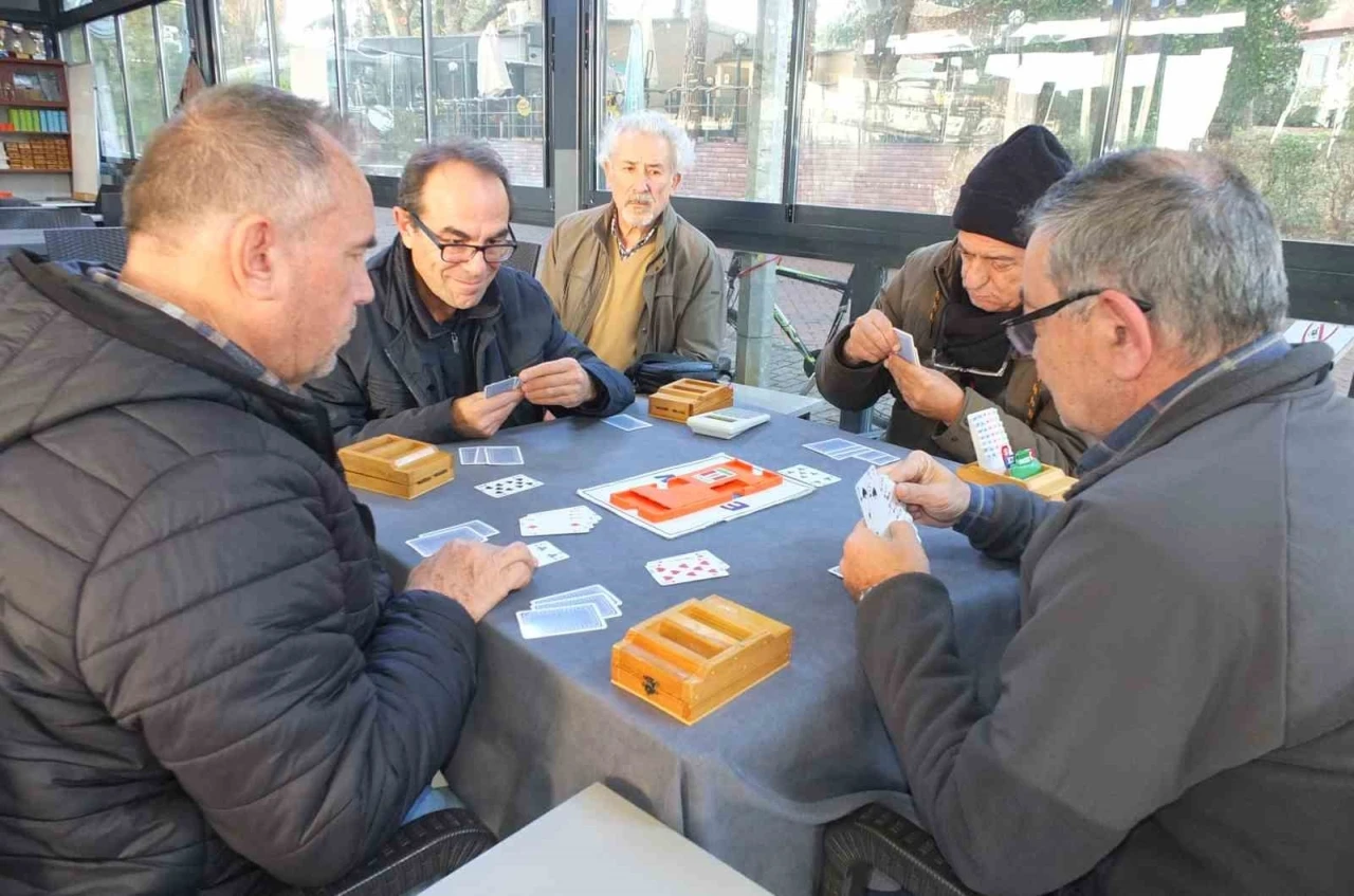 Burhaniye&rsquo;de Bri&ccedil; Federasyon Turnuvası d&uuml;zenlendi
