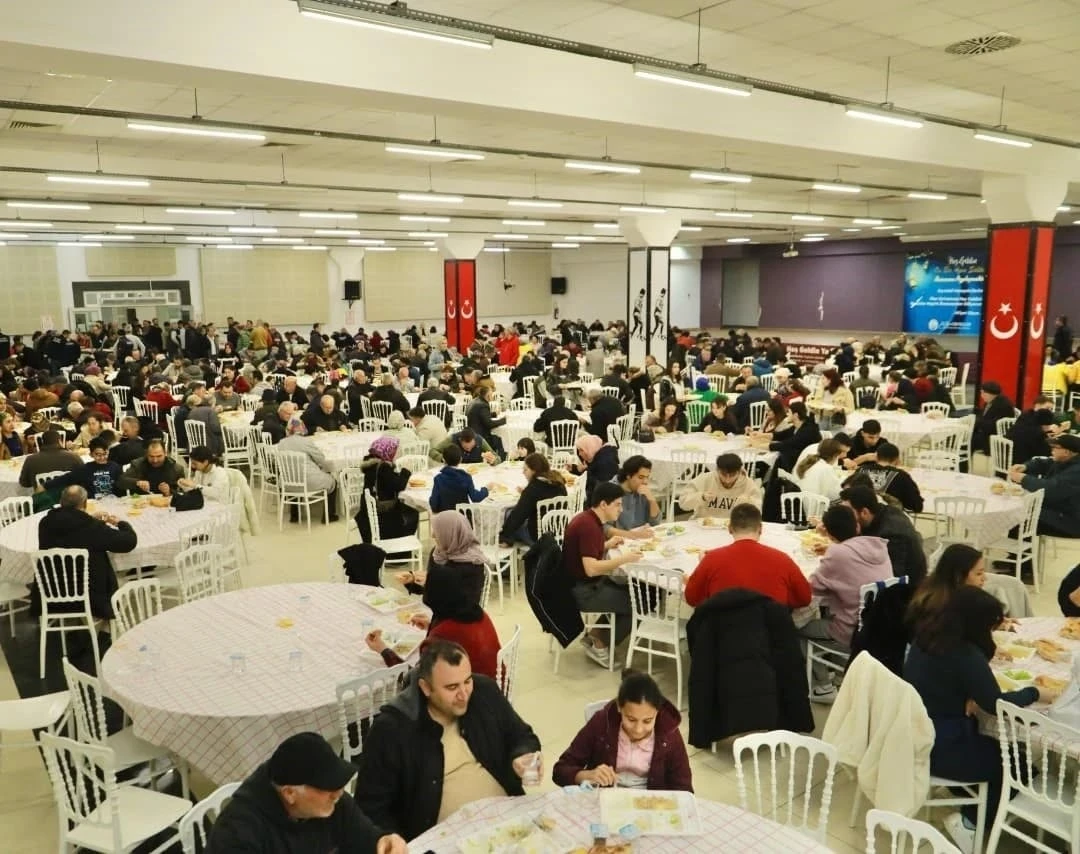 Burhaniye de iftar yemekleri başladı