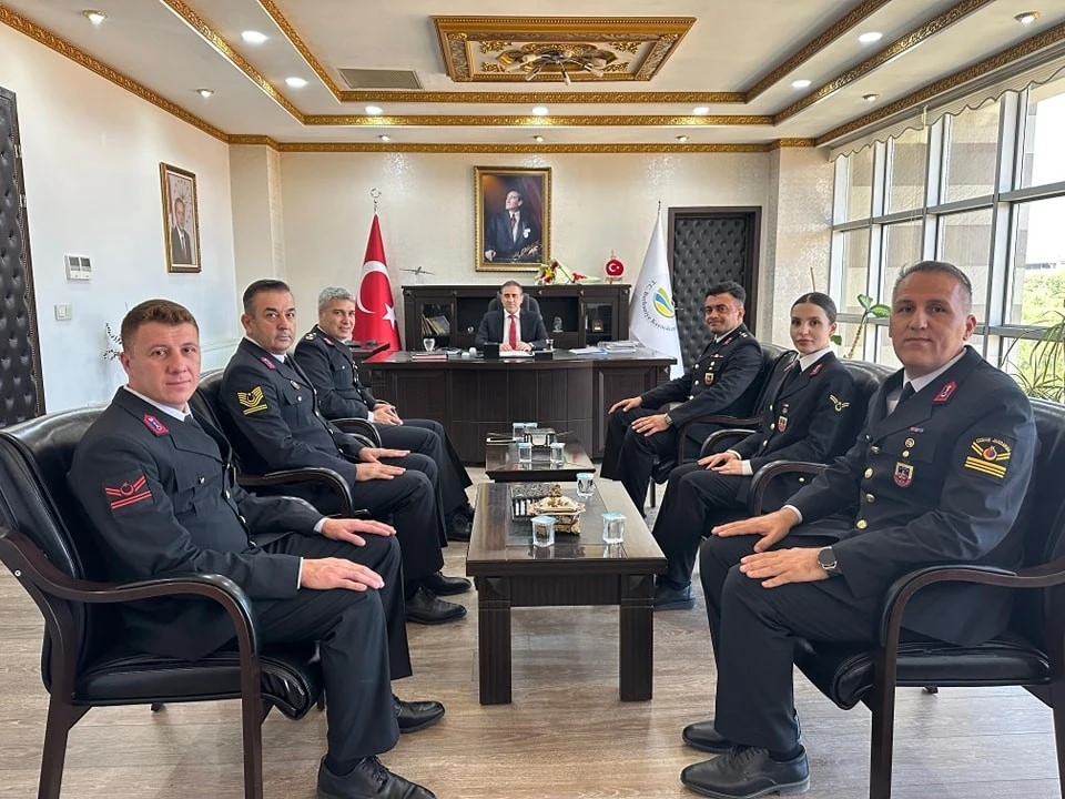 Burhaniye’de jandarma teşkilatı Kaymakam Memiş’i ziyaret etti
