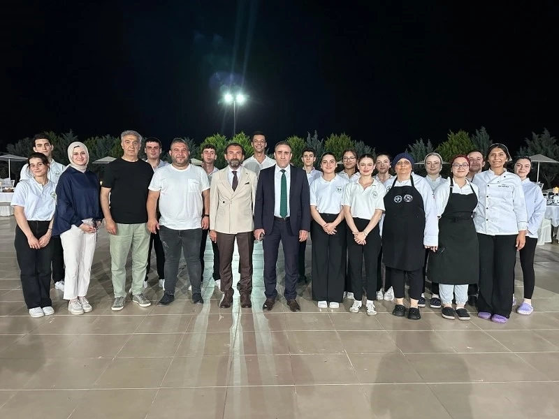 Burhaniye’de Kaymakam İlyas Memiş için veda yemeği düzenlendi

