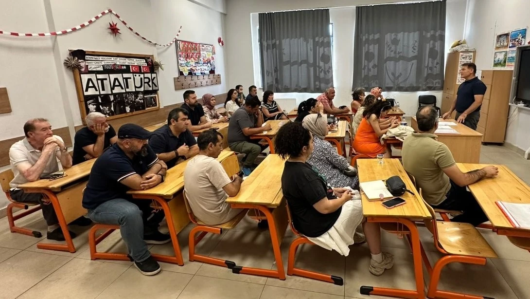 Burhaniye&rsquo;de LGS Tercih Danışmanlığı Bilgilendirme Toplantısı yapıldı
