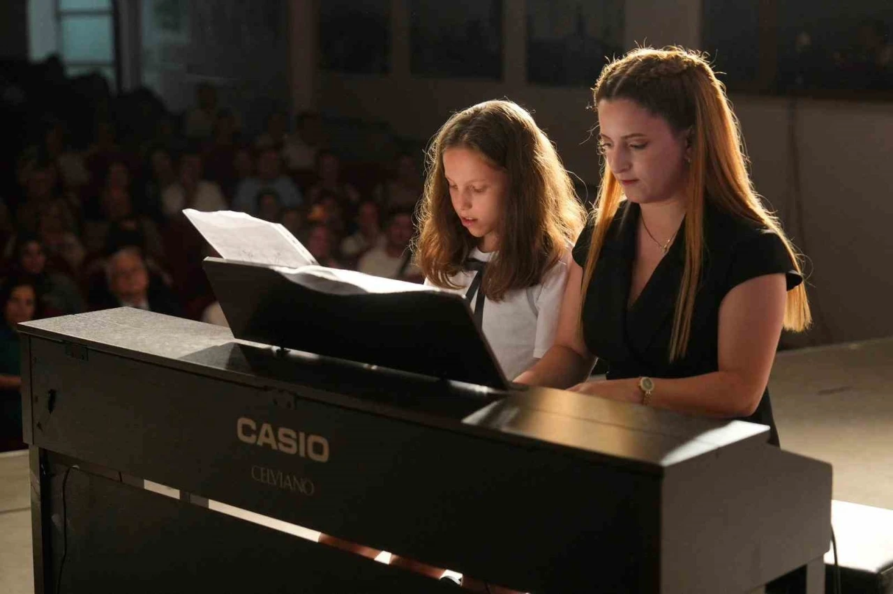 Burhaniye&rsquo;de m&uuml;zik g&uuml;n&uuml; coşkusu yaşandı

