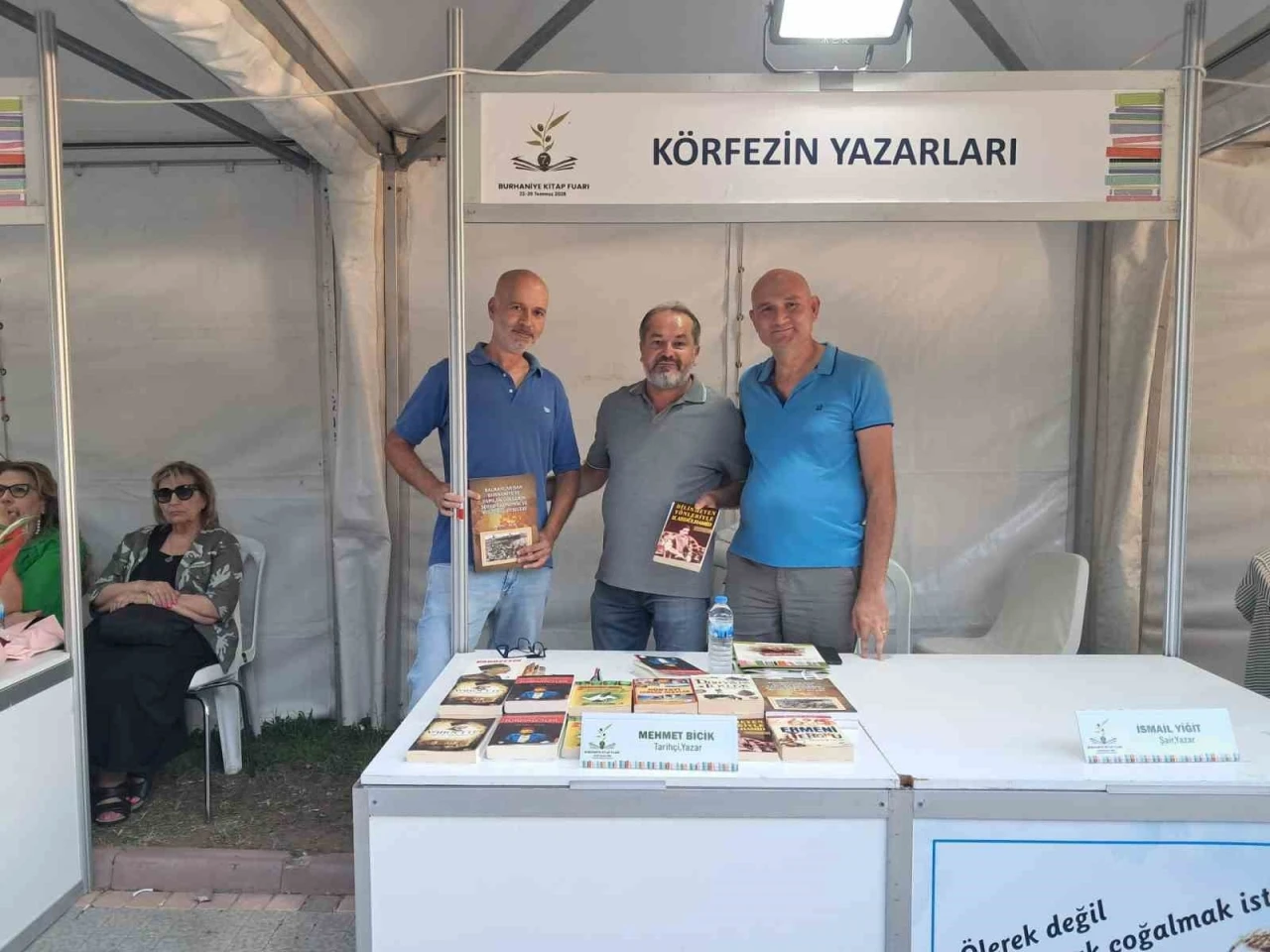 Burhaniye&rsquo;de Tarih&ccedil;i Yazar Bicik, okurları ile buluştu
