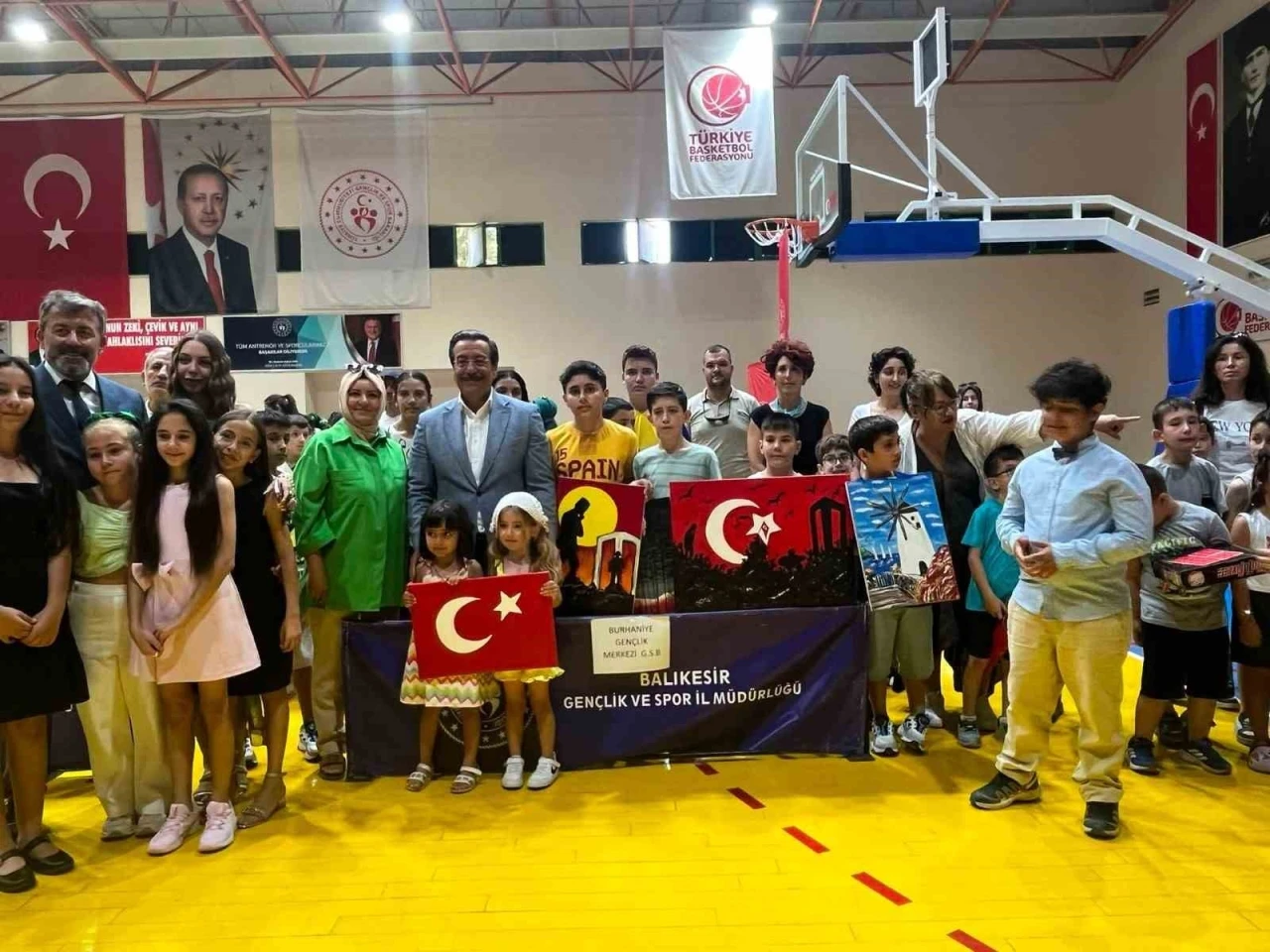 Burhaniye&rsquo;de Yaz Spor Okulları t&ouml;renle a&ccedil;ıldı
