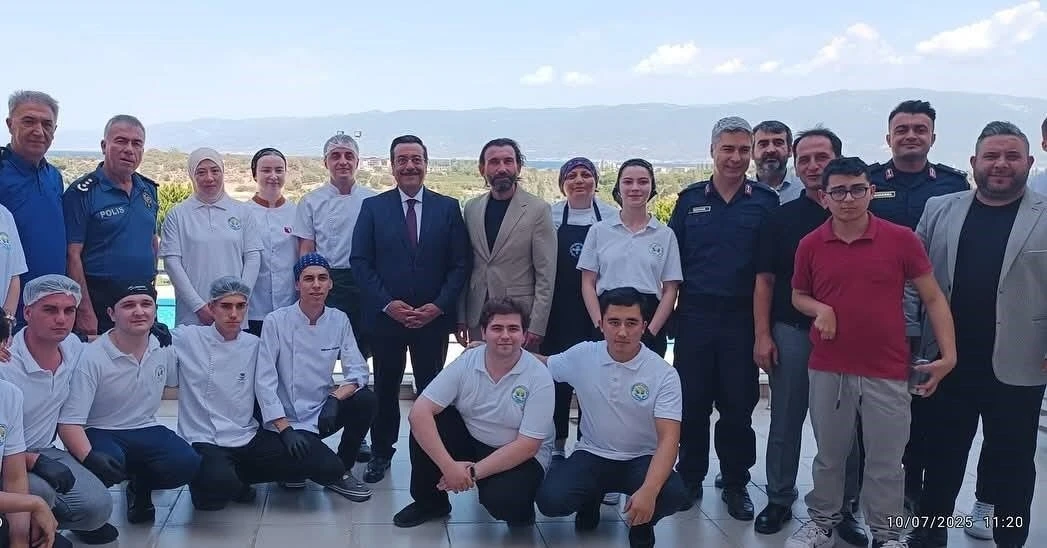 Burhaniye Uygulamalı Bilimler’de Geleneksel Aşure Hayrı düzenlendi

