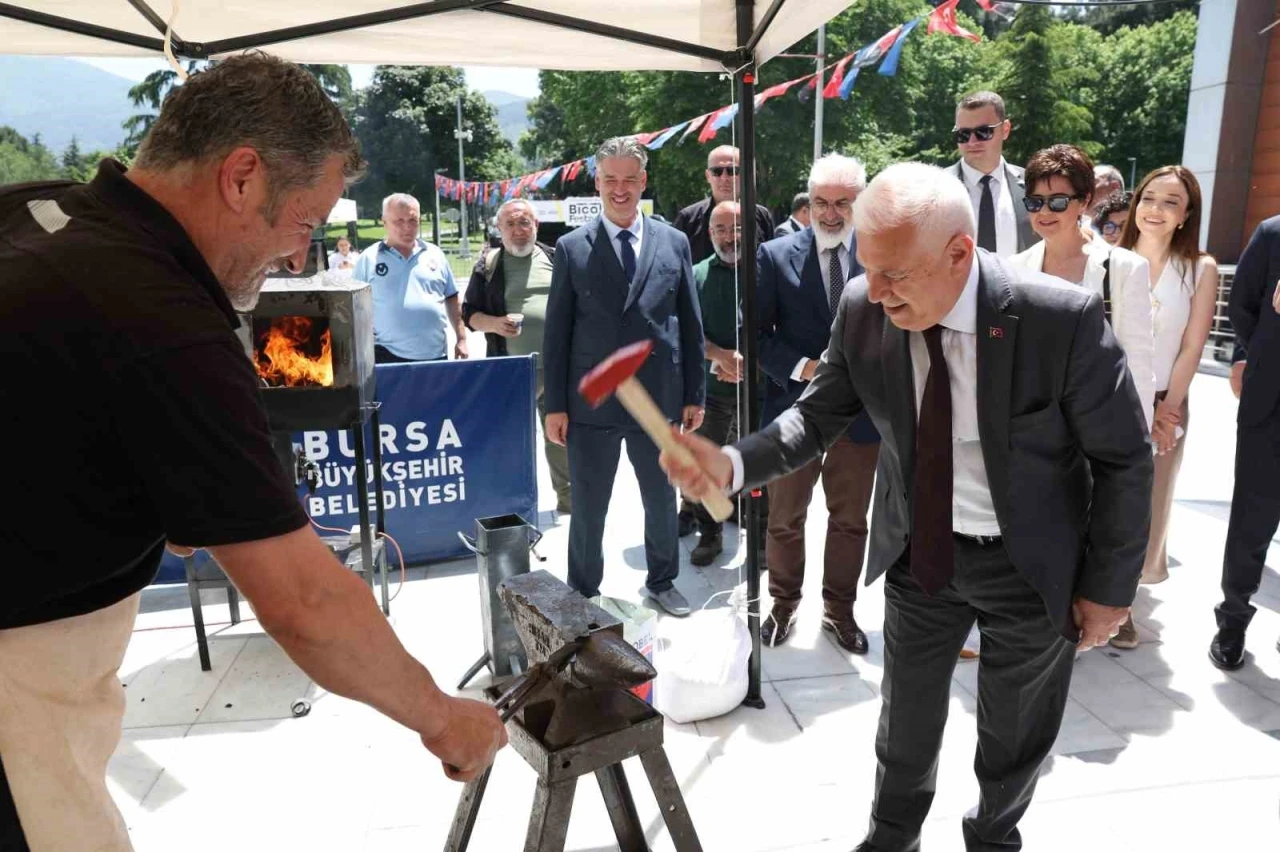 Bursa bıçağı dünya sahnesinde
