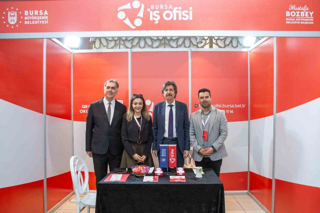 Bursa Büyükşehir, kariyer yolculuğunda gençlerin yanında
