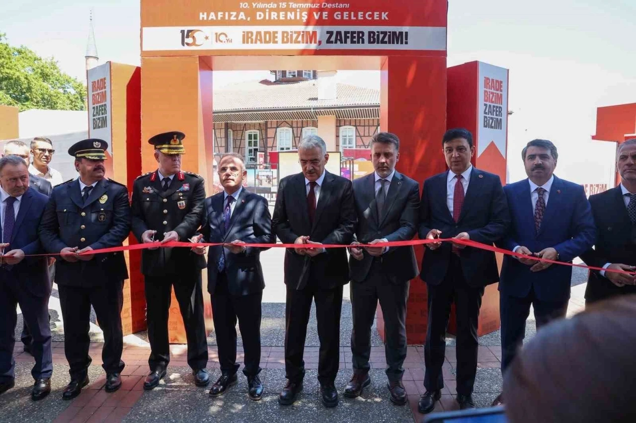 Bursa&rsquo;da 15 Temmuz programı şehitleri anarak başladı

