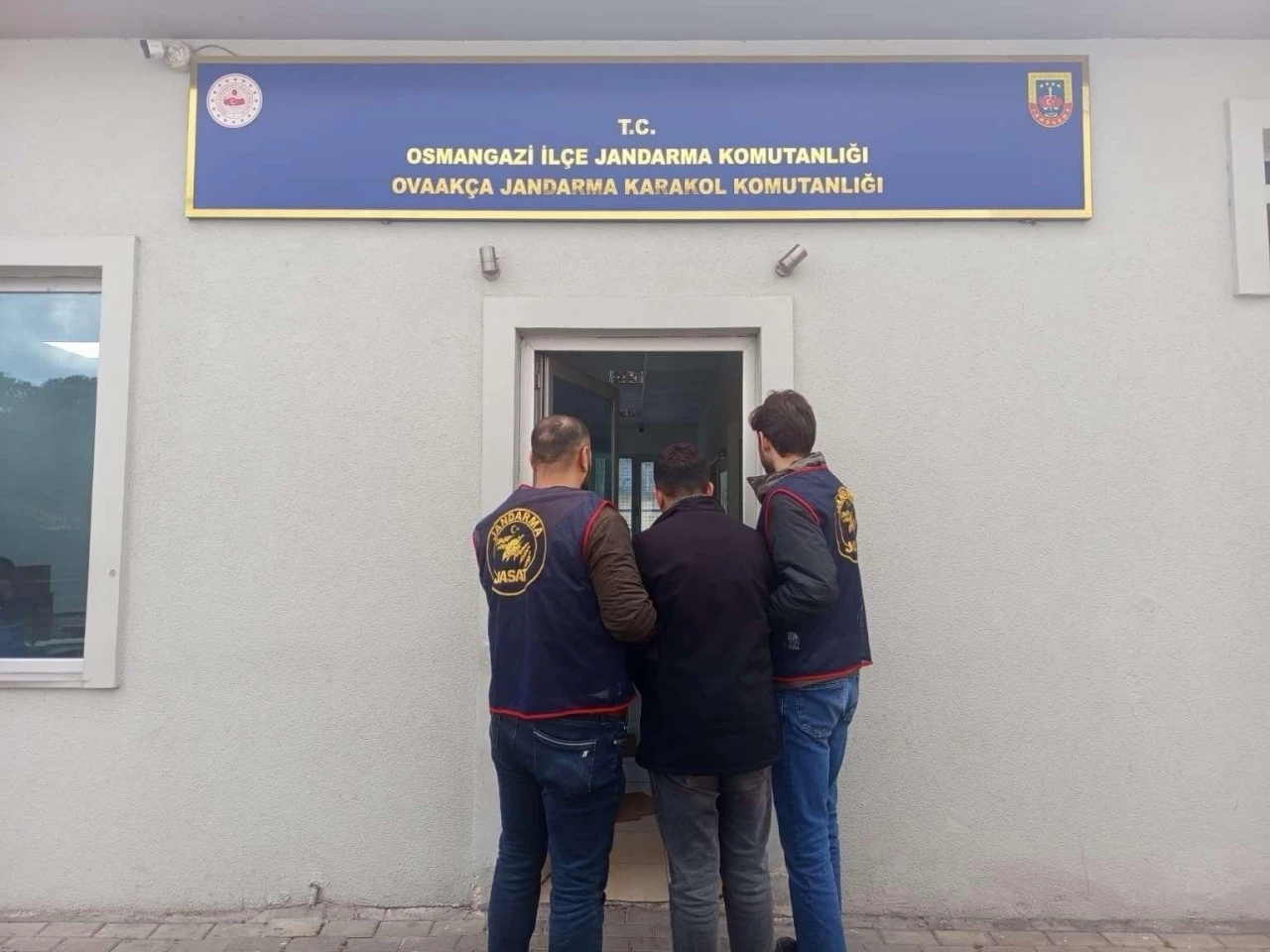 Bursa&rsquo;da 19 yıl hapis cezası bulunan firari h&uuml;k&uuml;ml&uuml; yakalandı
