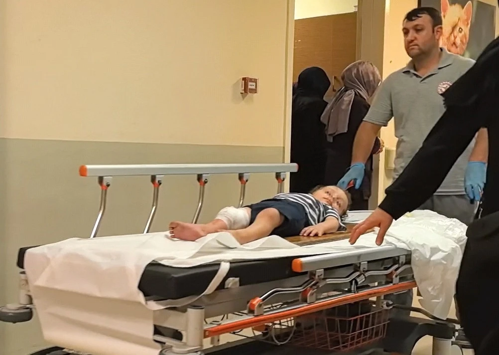 Bursa’da 3. kattan düşen 2 yaşındaki çocuk ağır yaralandı

