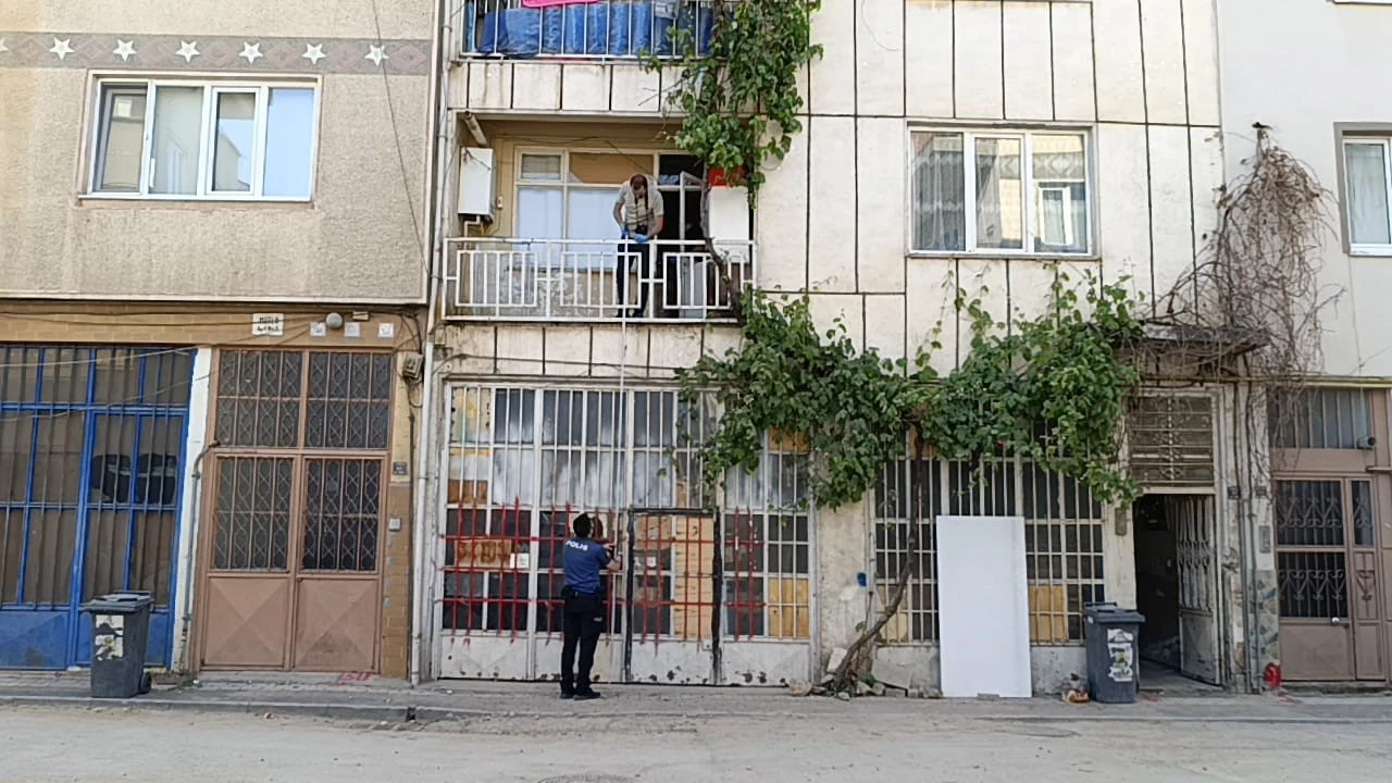 Bursa’da balkondan düşen 2 yaşındaki çocuk ağır yaralandı
