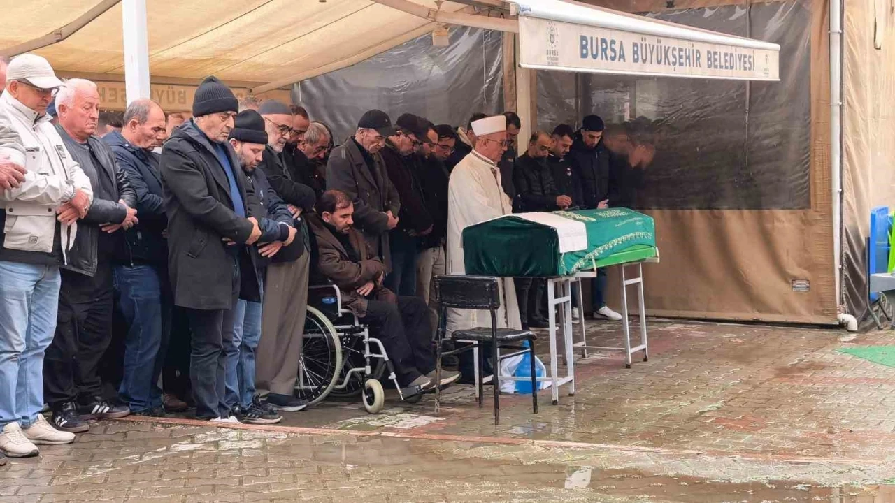 Bursa&rsquo;da damadı tarafından &ouml;ld&uuml;r&uuml;len kayınpeder son yolculuğuna uğurlandı
