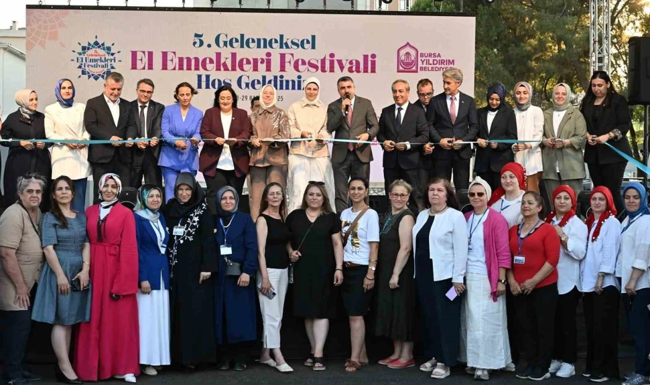Bursa’da deprem bölgesi kadınlarının El Emekleri Festivali’ne büyük ilgi
