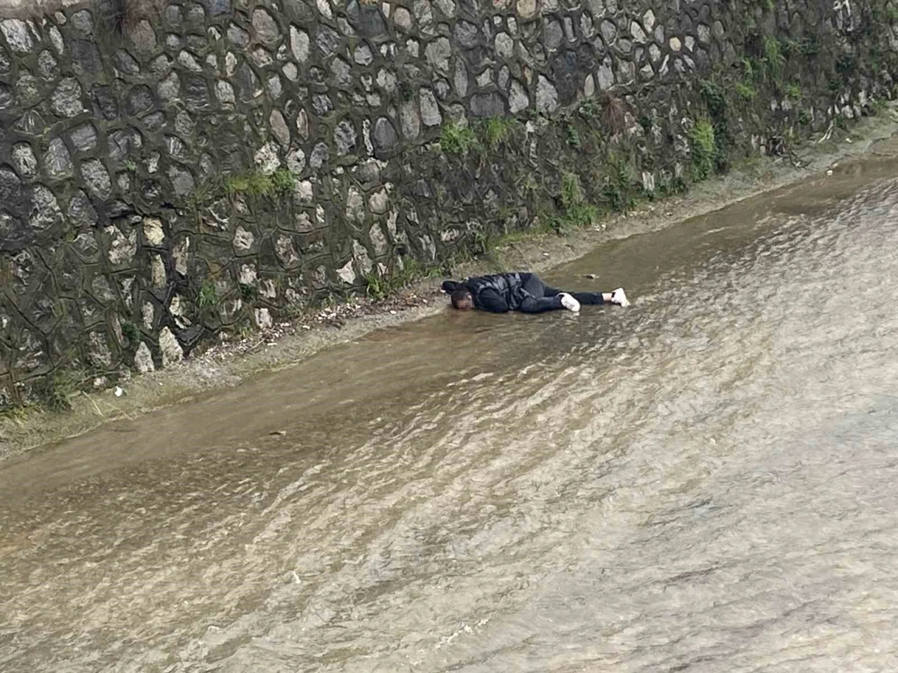 Bursa&rsquo;da dereye d&uuml;şen adam kalp masajıyla hayata d&ouml;nd&uuml;r&uuml;ld&uuml;

