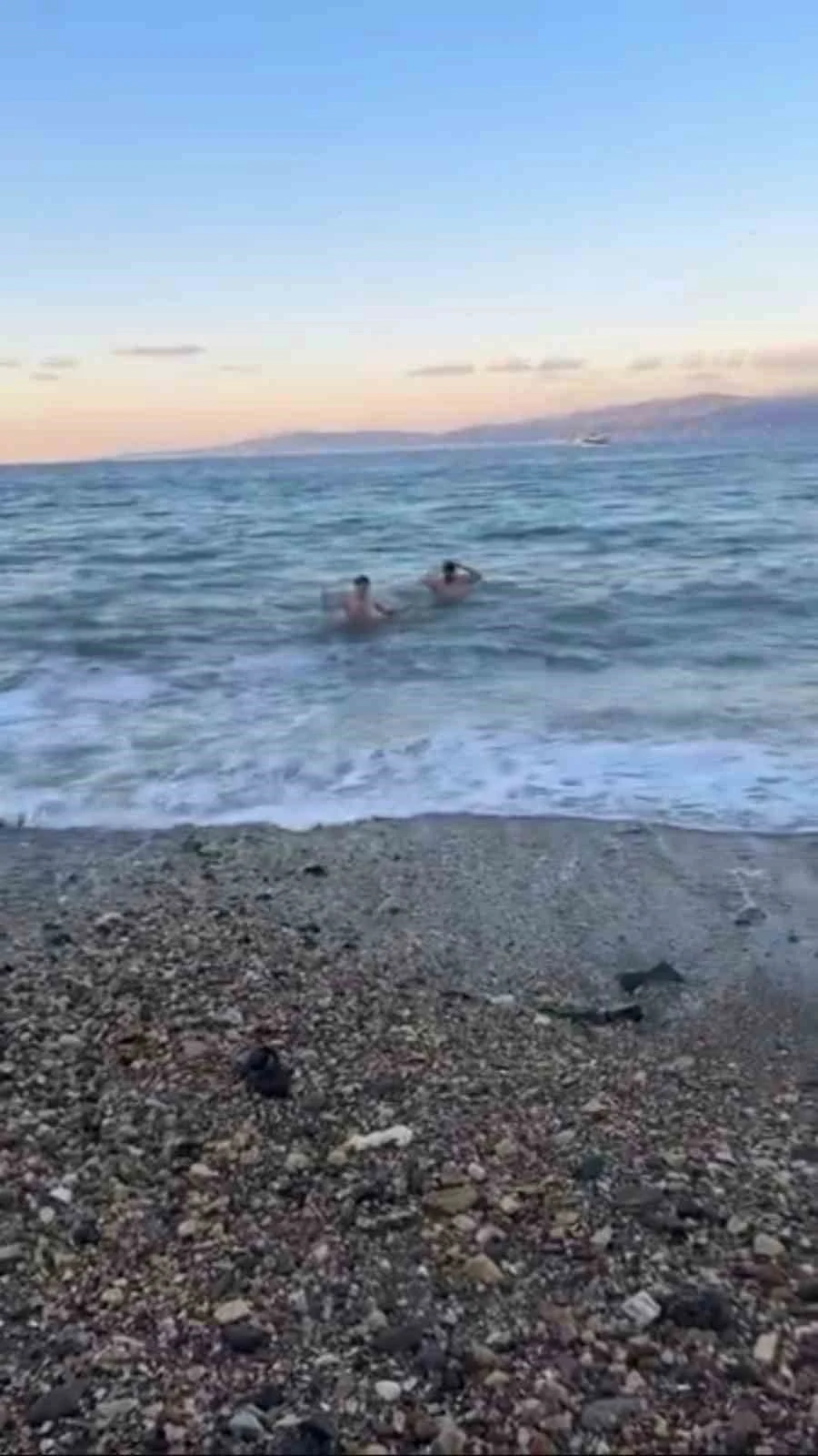 Bursa&rsquo;da dondurucu soğukta deniz keyfi
