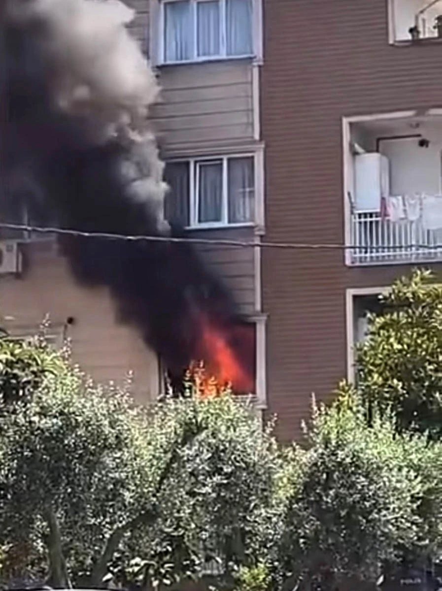 Bursa&rsquo;da ev alevlere teslim oldu
