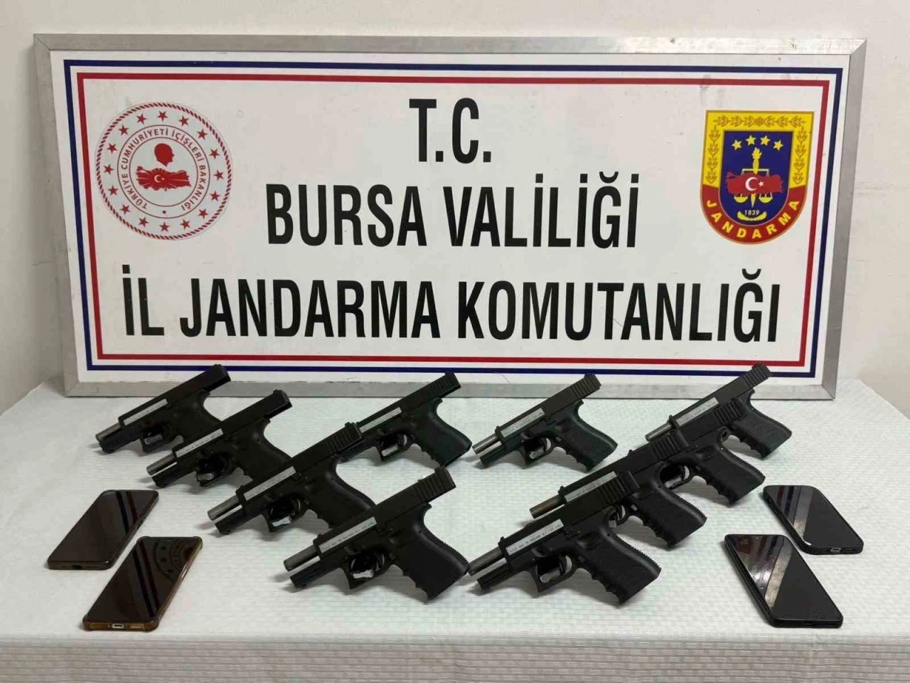 Bursa&rsquo;da Jandarmadan silah operasyonu
