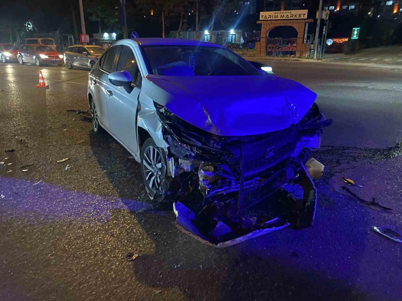 Bursa&rsquo;da kavşakta feci kaza: 1 ağır yaralı
