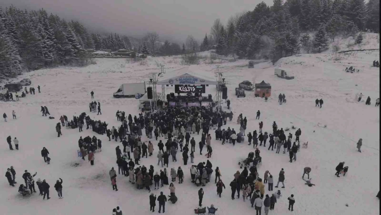 Bursa&rsquo;da Kış Festivali&rsquo;ne yoğun katılım trafiği fel&ccedil; etti
